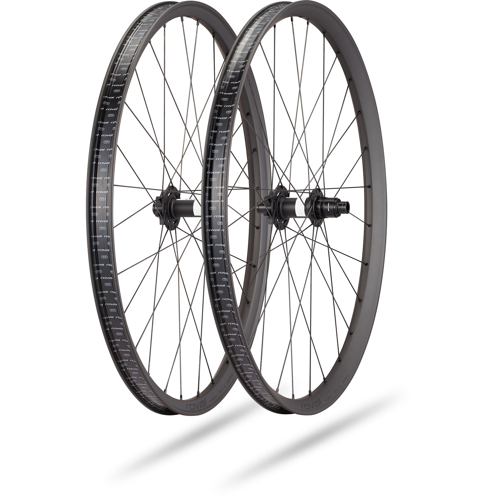 30123-930_WHL_TRAVERSE-HD-350-29-6B-FRONT-CARBON-BLK_HERO