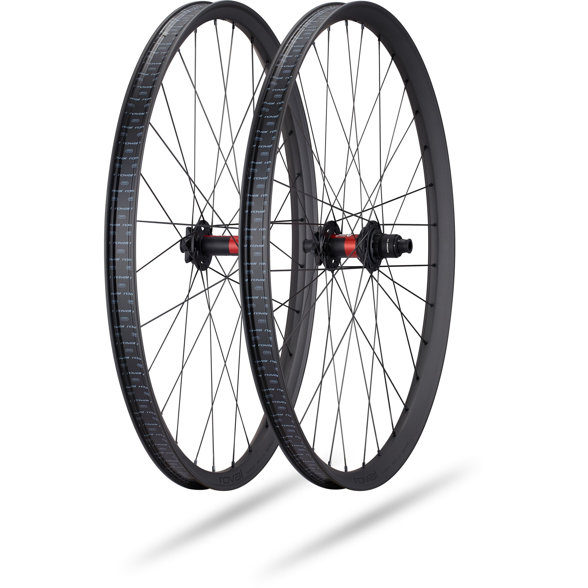 30124-925_TRAVERSE-HD-240-29-6B-FRONT-28H-240-DEG-CARBON-BLK_HERO