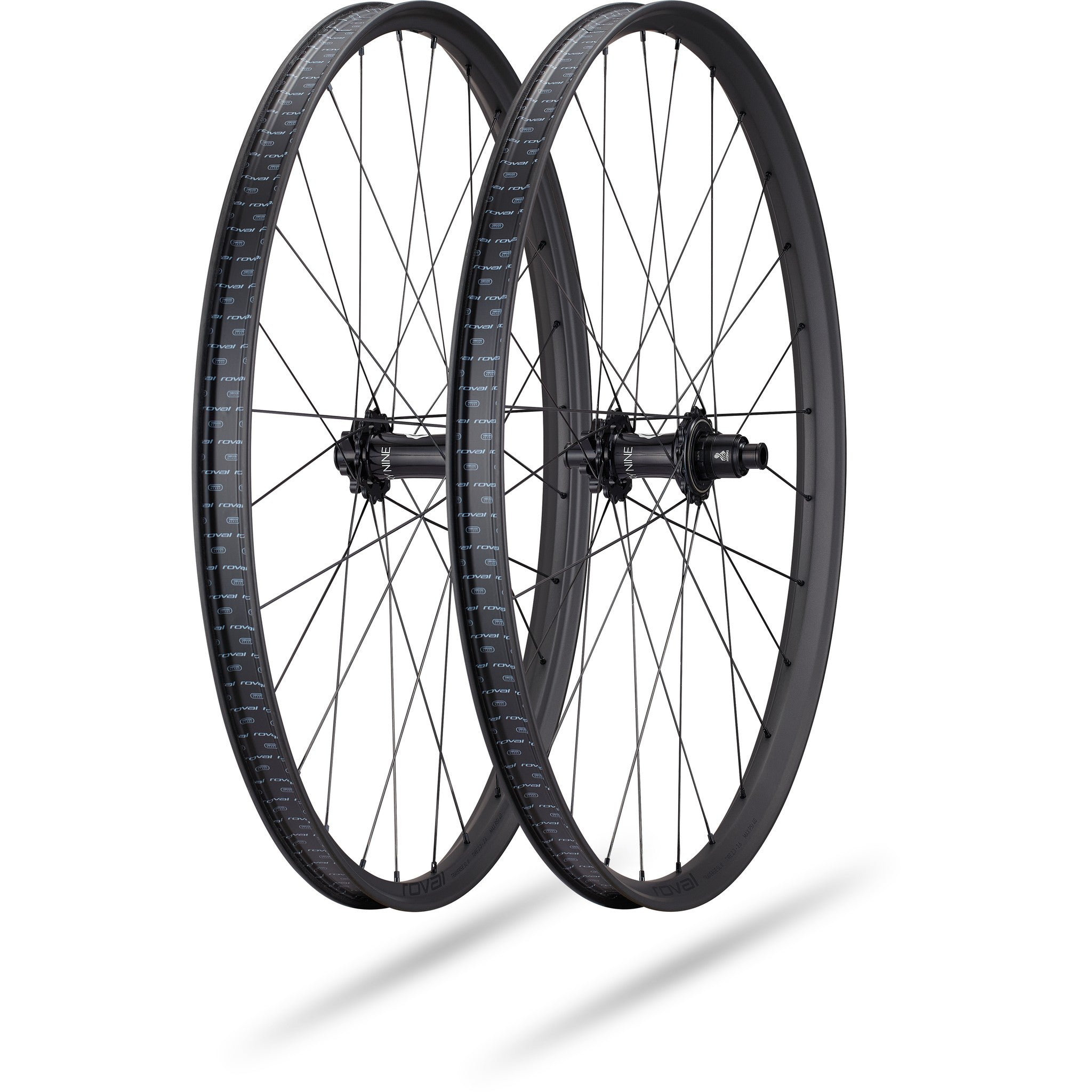 30125-810_TRAVERSE-SL-II-HYDRA-6B-29-FRONT-28H-SATIN-CARBON-SATIN-BLK_HERO